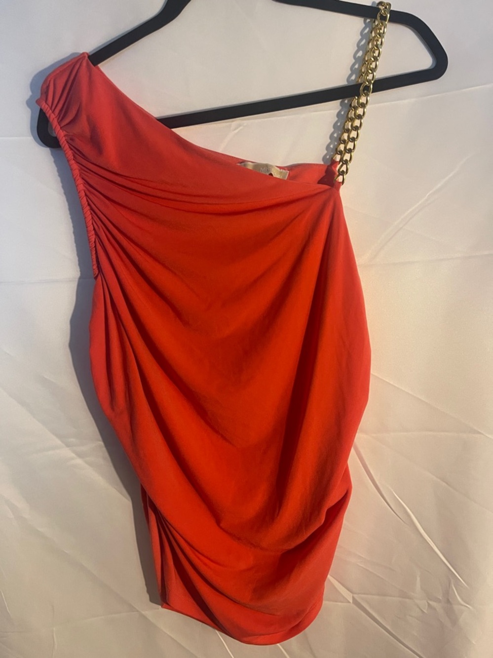Michael Kors One-Shoulder coral Top one shoulder chain link strap